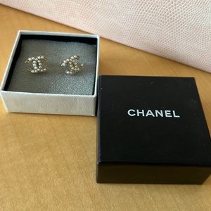 CHANEL Authentic Chanel CC pearl stud earrings.